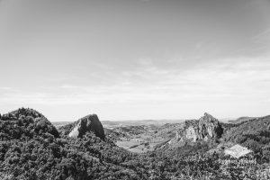 Panorama sur l'Ouire, et roches Tuillières et Sanadoire - photographe paysages Monts Dore en Auvergne Rhône Alpes