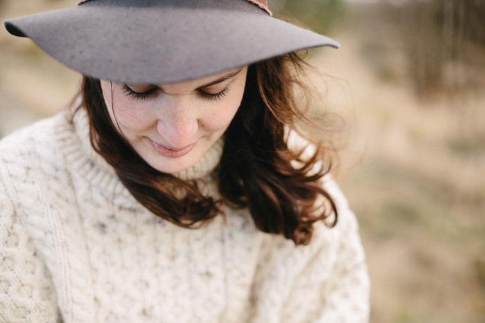 Portrait photo d'une femme en exterieur