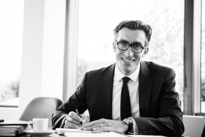 Portrait corporate en noir et blanc par photographe pro