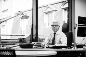 Portrait corporate en noir et blanc par photographe pro