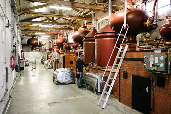 Distillerie de cognac : reportage photo par photographe pro