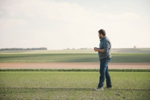 Portrait photo d'un éleveur céréalier dans la Marne - photographes du Studio des 2 Prairies