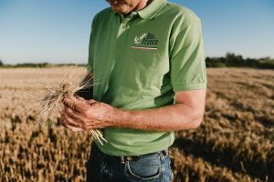 Photographe agriculture : portrait d'agriculteur en grandes cultures ©Studio des 2 Prairies