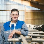 Portrait photo d'Emeline, agricultrice égérie d'Entremont pour la campagne de communication "Solidaire"