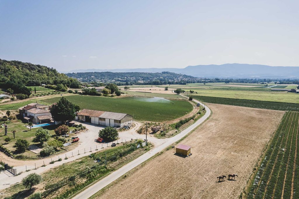 Photographie et vidéo aérienne en drone pour la communication en agriculture ©Studio des 2 Prairies