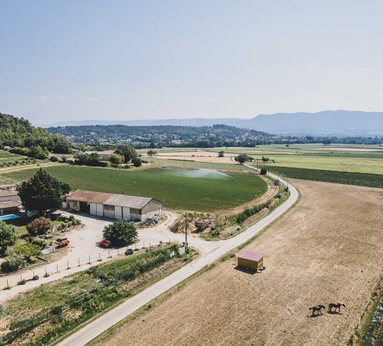 Photographie et vidéo aérienne en drone pour la communication en agriculture ©Studio des 2 Prairies